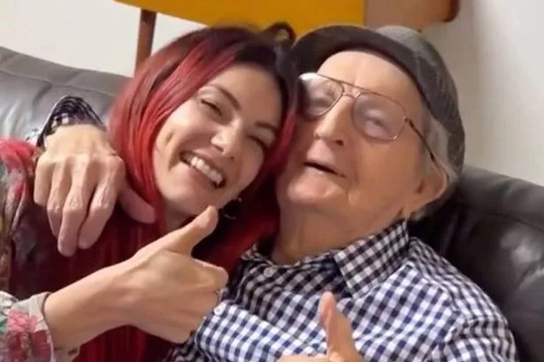 0_MAIN-Dianne-Buswell